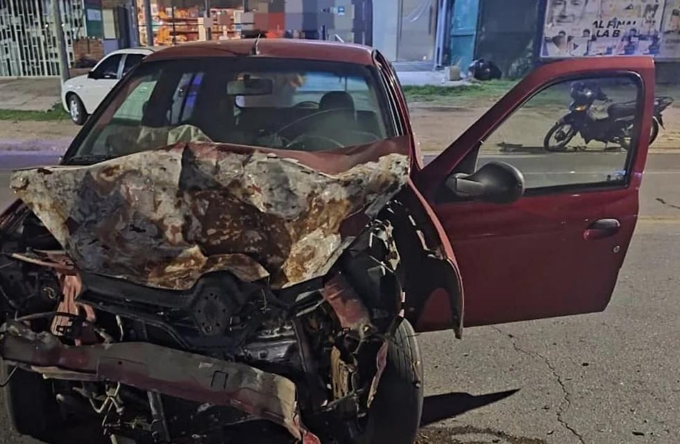 Motociclista sufrió múltiples fracturas tras un violento choque en avenida Cárcano