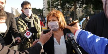 Caso Chocobar
Tribunales de Comodoro Py
Luis Chocobar se abraza con Patricia Bullrich luego de conocerse la sentencia.
Foto Clarin