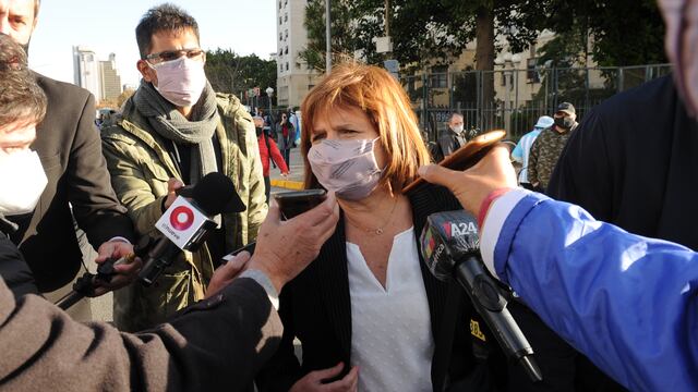 Caso Chocobar
Tribunales de Comodoro Py
Luis Chocobar se abraza con Patricia Bullrich luego de conocerse la sentencia.
Foto Clarin