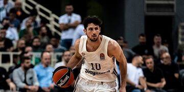 El cordobés Leandro Bolmaro jugó un partidazo con su equipo Bayern Múnich en Grecia frente al Panathinaikos de Luca Vildoza. (@FCBBasketball)
