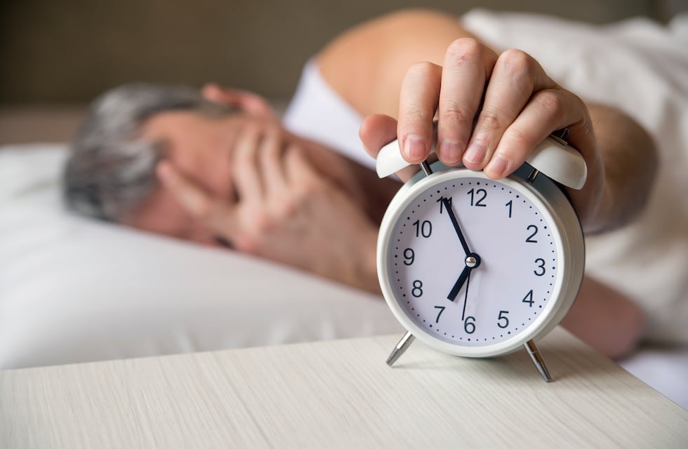 Qué significa levantarse antes de que suene la alarma