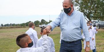 El rafaelino aseguró que se debe continuar con los protocolos sanitarios en las escuelas. (@omarperotti)