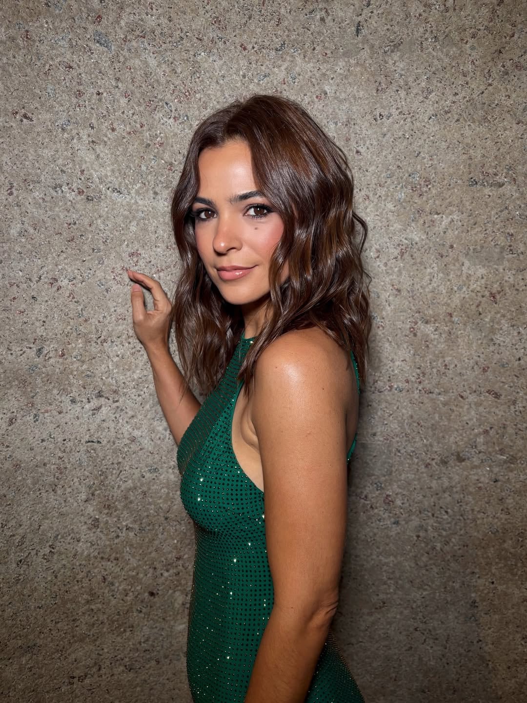 Agustina Cherri se convirtió en la reina de las tendencias con un minivestido en color verde a puro brillo