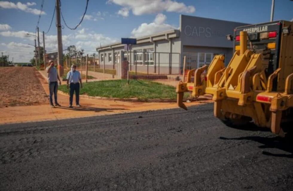 Stelatto supervisó obras de asfaltado en Itaembé Guazú