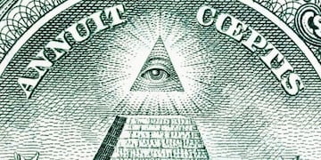 Triángulo con un ojo dentro que aparece en los billetes de un dólar