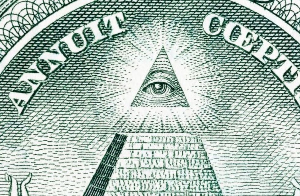 ¿Cuál es el origen del triángulo con un ojo dentro que aparece en los billetes de un dólar?