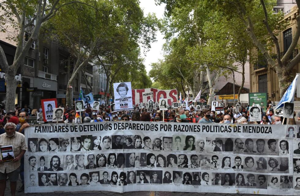 Masiva marcha por el Día de la Memoria en Mendoza