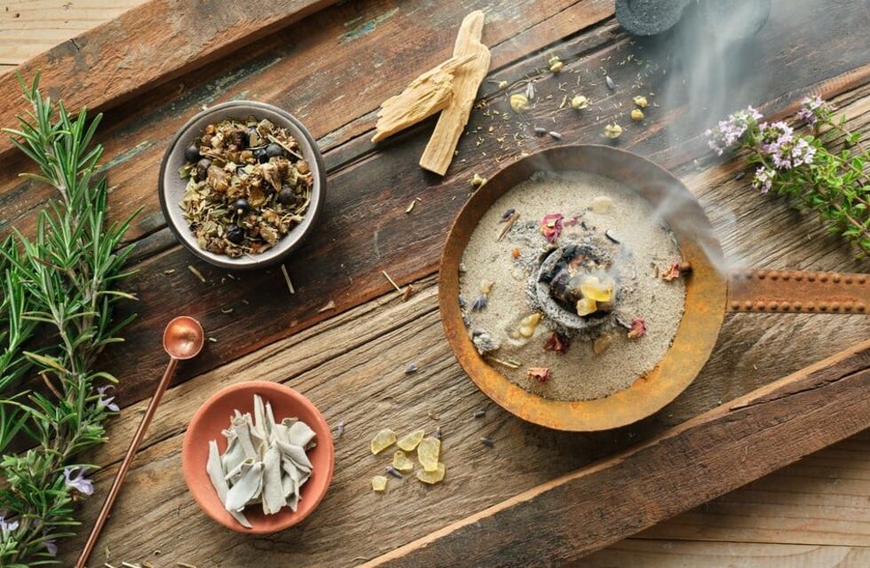 Para llamar a las buenas vibras: 4 inciensos para limpiar la energía y atraer prosperidad