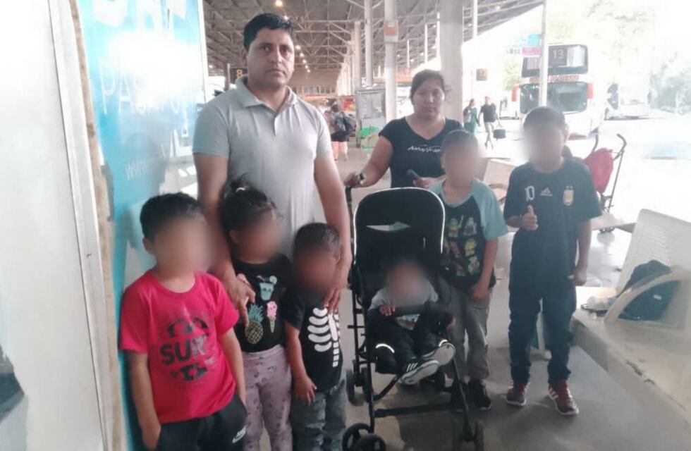 Pedido de solidaridad: se quedaron en la calle tras el temporal en Bahía Blanca y ahora viven en la Terminal de La Plata