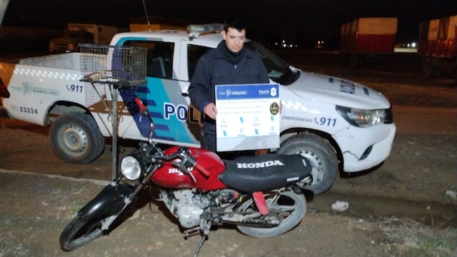 Tres Arroyos: Un hombre mayor de edad y una menor aprehendidos por robar una moto del interior de una casa