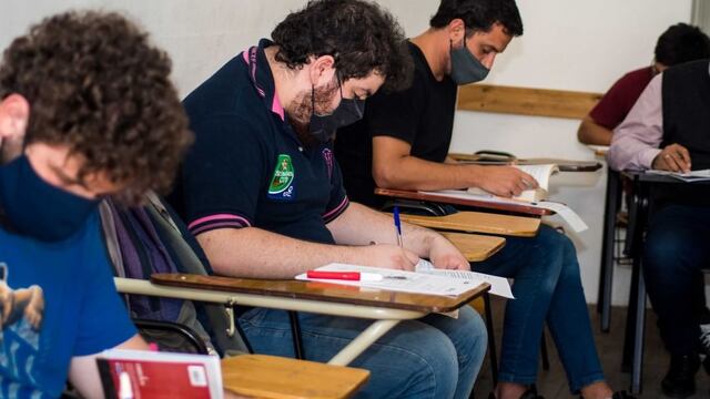 El ciclo lectivo empezó con barbijo obligatorio por la pandemia de COVID-19.
