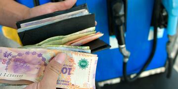 Tras el acuerdo del Gobierno con las empresas petroleras, el aumento del combustible comenzó a regir desde este domingo.
Foto: Orlando Pelichotti