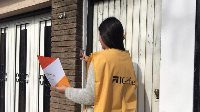 Relevamiento socioeconómico: toman los datos en las casas de rafaelinos.