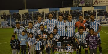 Racing y Douglas Haig, en Nueva Italia, por la fecha 28 de la Zona 2 del Federal A. (Facundo Luque / La Voz)