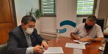 La comuna de Alvaer realizará obras de impermeabilización de cauces para pagar su deuda con Irrigación.
