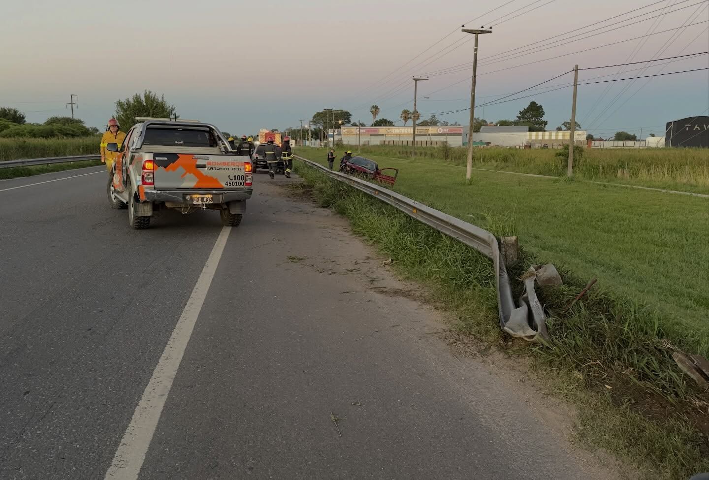 Arroyito: perdió el control, impactó contra un guardarraíl y salió ileso