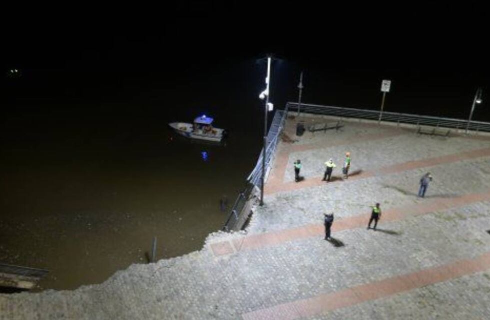 Impresionante derrumbe de parte de la barranca del Parque España en Rosario