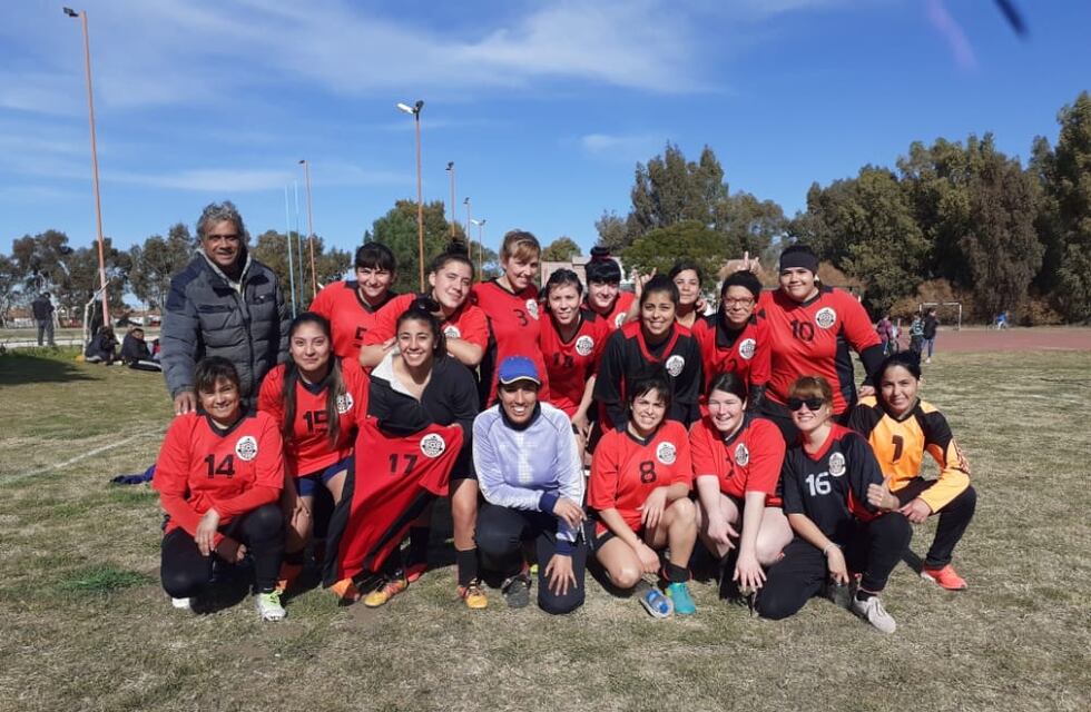 Fútbol Femenino: Venus y Ramonas definen el título