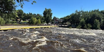 Otro turista golpeó su cabeza contra una piedra al arrojarse al río en Córdoba.
