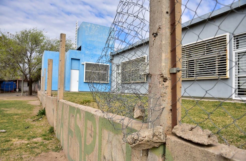 Se robaron el alambrado de un jardín de Córdoba y los vecinos están aterrorizados: “Andan a los tiros en la entrada”