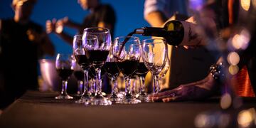 Vinos, tablas y postres en una bodega ubicada en plena ciudad de Córdoba.