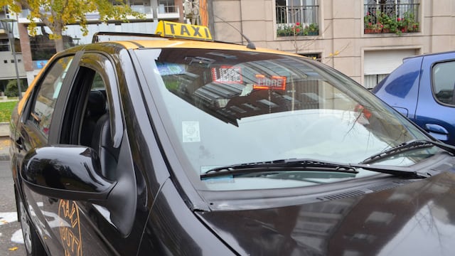 La Municipalidad de Rosario anunció un aumento en la tarifa de taxis y remises.