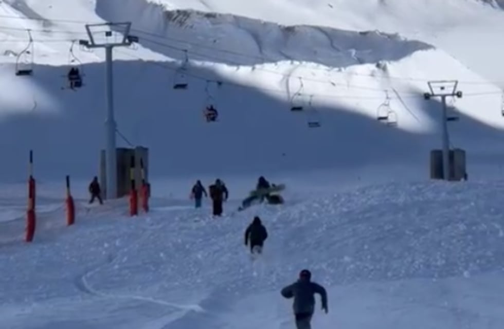 Impactante video de la avalancha en Las Leñas en donde dos esquiadores quedaron atrapados