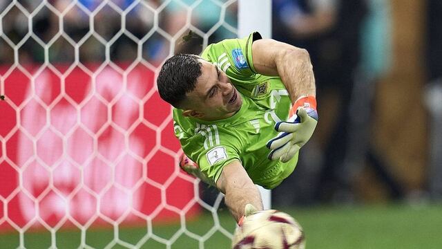 Dibu Martínez fue criticado por Mauricio Pinilla.