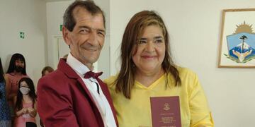 Un hombre le pidió matrimonio a su pareja por radio.