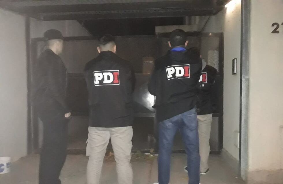 Atraparon a un hombre por la quema de un auto a un exjuez: ¿el fútbol tiene algo que ver?