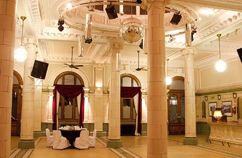 Les cobraron una fortuna y no les dieron comida: la denuncia contra un salón de Córdoba que se volvió viral