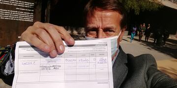 El gobernador Rodolfo Suarez subió a sus redes sociales la imagen mostrando la cartilla con la vacunación completa contra el Covid-19. Gentileza