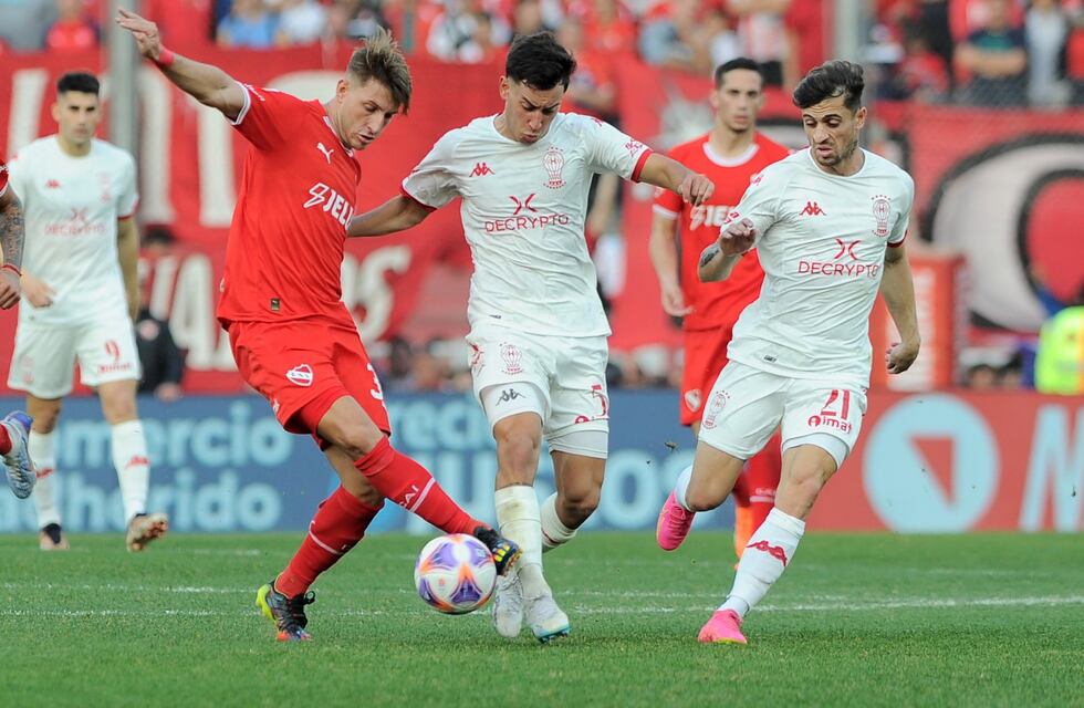 En un partido con sabor a final, Independiente le ganó a Huracán y quedó puntero de la Zona A