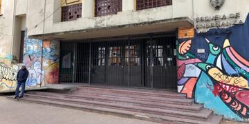 La Plata: se derrumbó el techo con alumnos en clase.