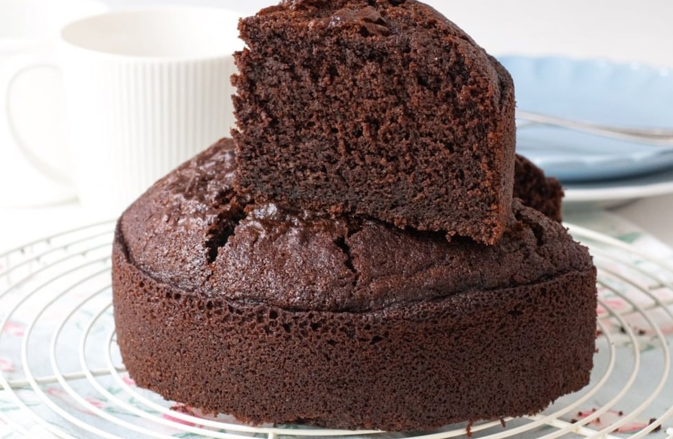 Cómo hacer un bizcochuelo con agua hirviendo: el truco definitivo para la receta perfecta