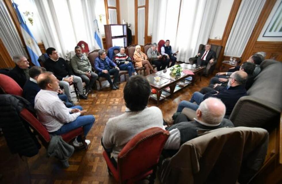 Jaldo se reunió con su gabinete para planear las actividades del 9 de julio
