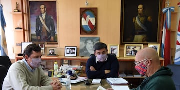 El Intendente recibió ejemplares del libro “Francisco Ramírez: El Supremo ¿Héroe o Traidor?”