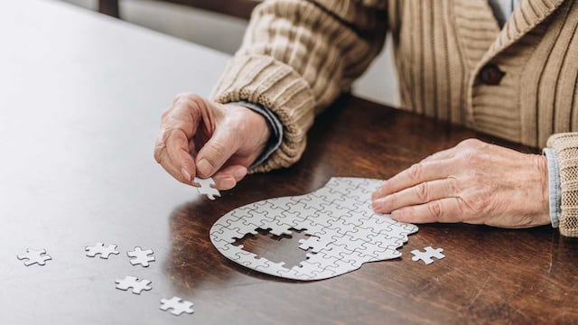 Los ensayos clínicos de la vacuna nasal podrían enlentecer los males producidos por el Alzheimer. Foto Vía País.