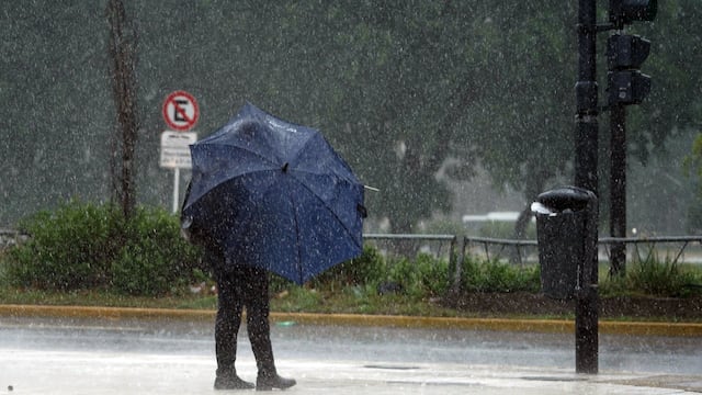 Fuerte temporal en el Amba: evacuados, vuelos suspendidos y usuarios sin luz. (Gentileza Clarín)