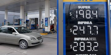 El Gobierno quiere congelar el precio de los combustibles. Foto: Orlando Pelichotti