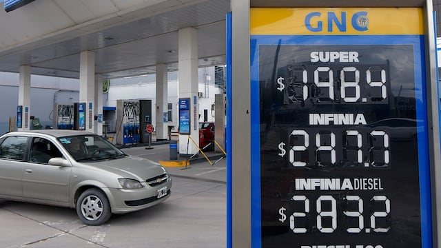 El Gobierno quiere congelar el precio de los combustibles. Foto: Orlando Pelichotti