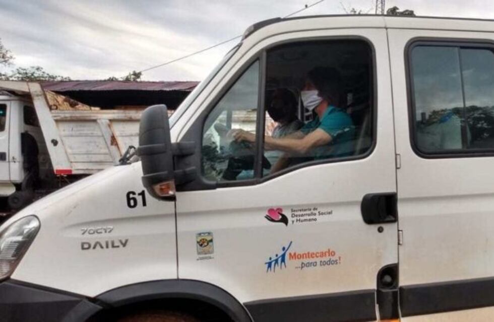Intendente de Misiones no puede pagar horas extras, por lo que decidió manejar él mismo el camión recolector de basura
