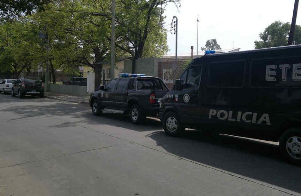 Amenazó a su hijo con un arma, intervino la Policía de Córdoba y lo que encontraron fue de terror
