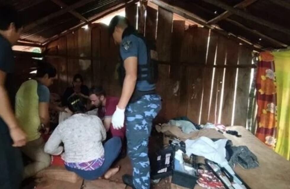 Policías ayudan a una madre a dar a luz en una aldea de Comandante Andresito