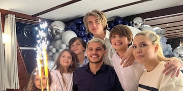 Mauro Icardi junto a Wanda Nara y los hijos de ambos. (Instagram).