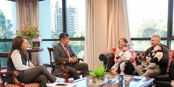 El vicegobernador recibió a los padres del niño y destacó el compromiso de la Legislatura con las causas reales que movilizan a la comunidad.