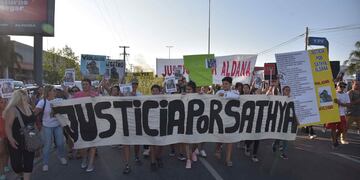 Una nutrida convocatoria pidió justicia por Sathya.