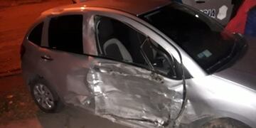 Un agente perdió el brazo cuando fue chocado por un auto