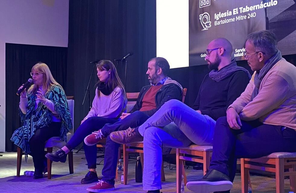 Se realizó en Arroyito, la conferencia abierta “Hablemos del Suicidio” organizada por el Área Salud Municipal