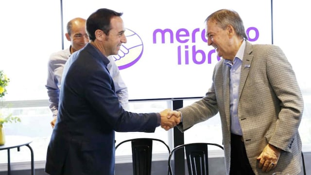 Marcos Galperin y Juan Schiaretti, durante el recorrido de las nuevas oficinas de Mercado Libre en Córdoba. (Foto Archivo Mercado Libre)